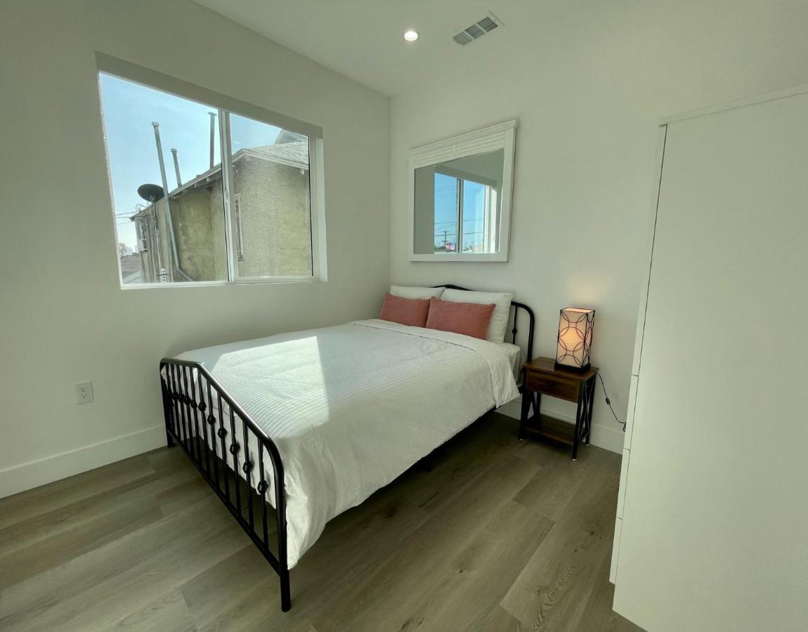 Exclusive Artist Gallery - La Location Villa Los Ángeles